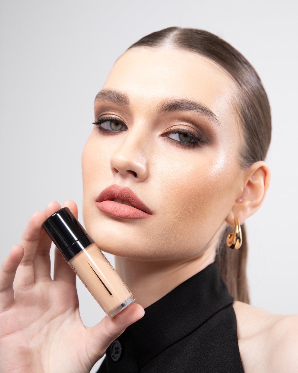 radiant-face-illuminator-all-over-concealer-hyaluronic3