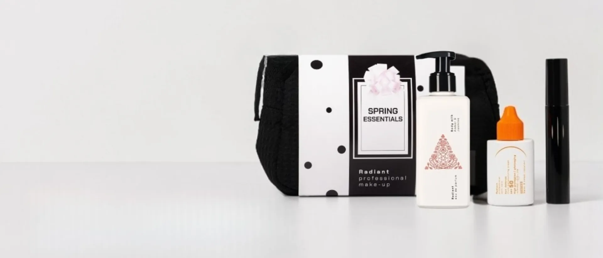 Makeup bag with the 3 must-have beauty products*