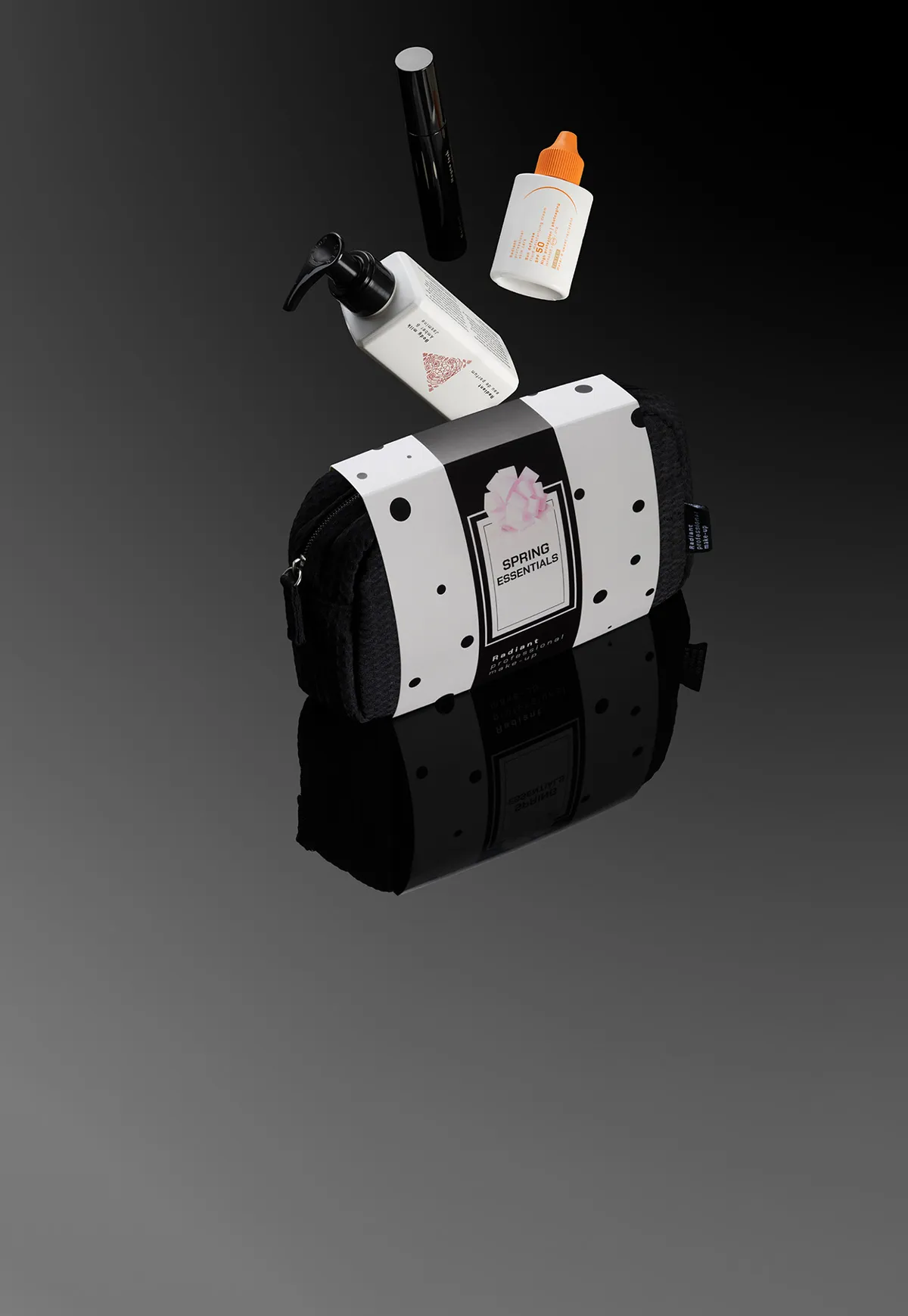 Makeup bag with the 3 must-have beauty products*