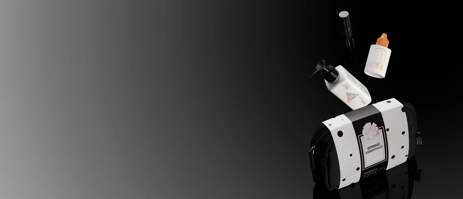 Makeup bag with the 3 must-have beauty products*