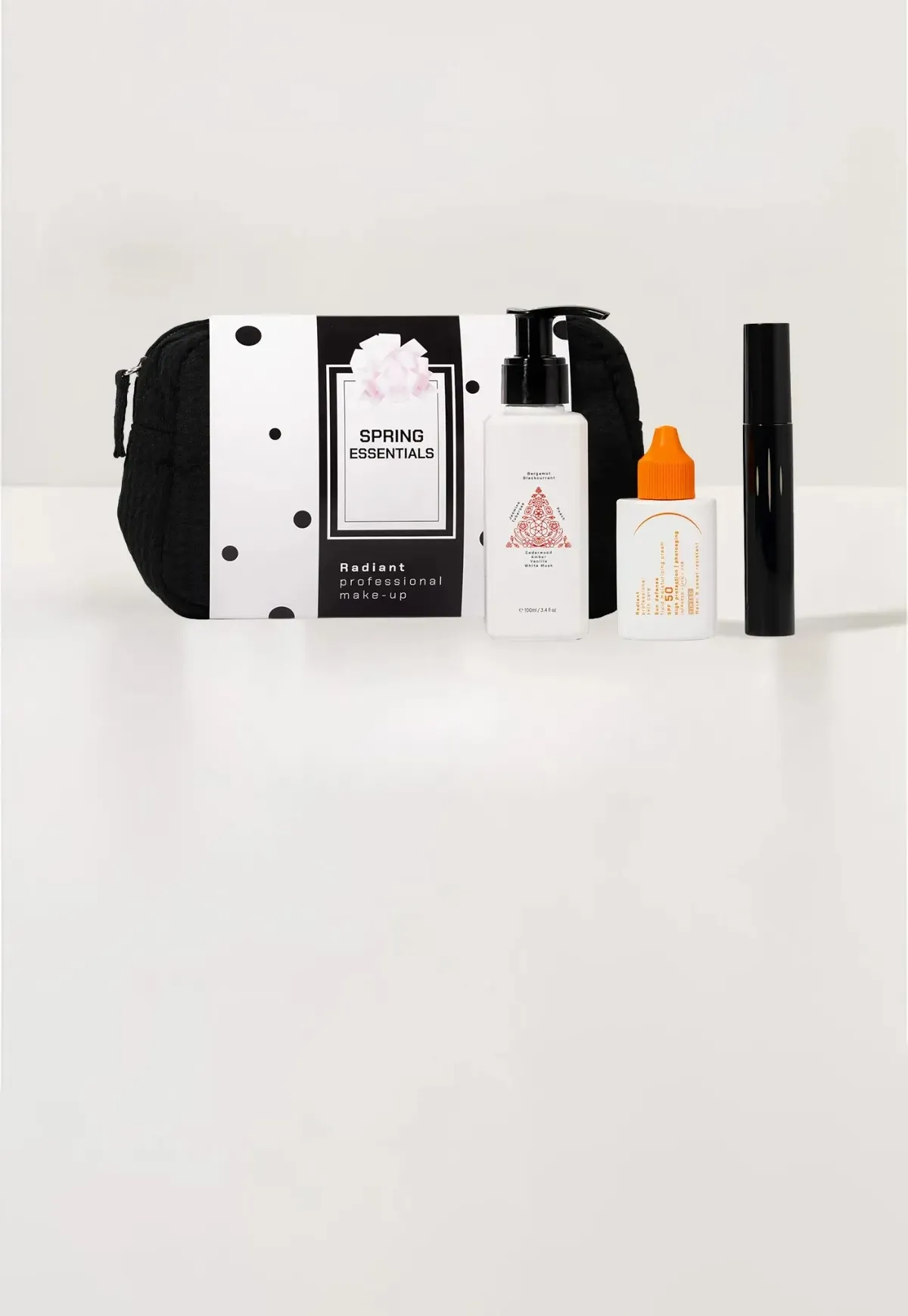 Makeup bag with the 3 must-have beauty products*